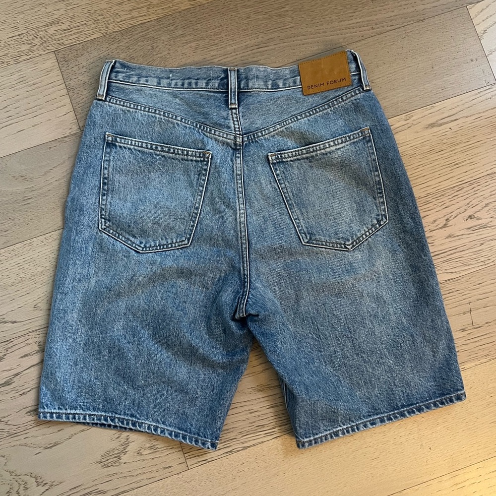 Aritzia Loose Long Short - Picture 6 of 6